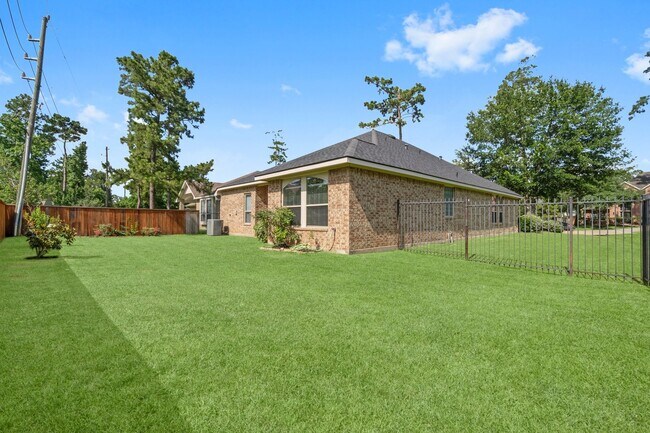 Building Photo - 7 Fraiser Fir Pl