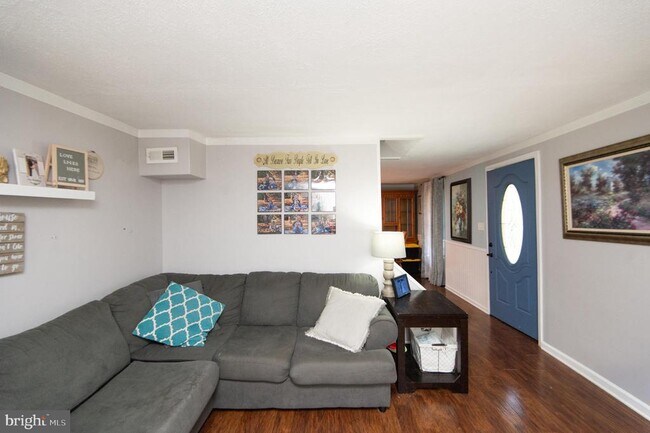 Building Photo - 113 Maple Ave