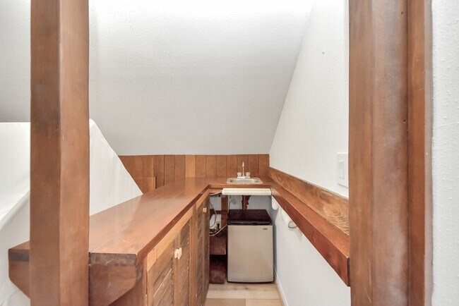 Building Photo - 18 N Deerfoot Cir