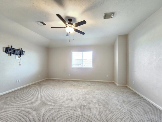 Building Photo - 21827 Sierra Long Dr