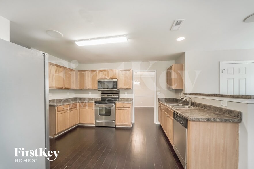 Building Photo - 5309 Kiev Dr