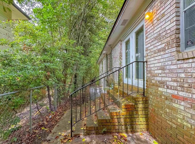 Building Photo - 1726 Hartsfield Rd