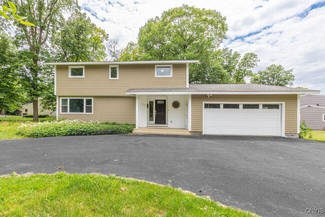 Primary Photo - 117 Treeland Cir