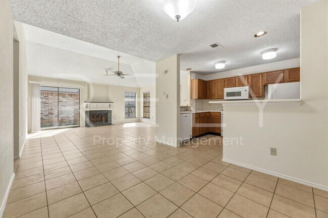 Building Photo - 604 David Curry Dr