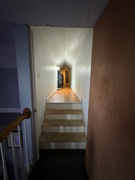 Building Photo - 37 Dutton St
