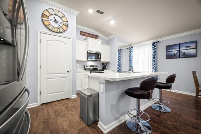 Building Photo - Spacious 4-Bedroom Home with Fenced Yard & Community Amenities – Available June 30th!