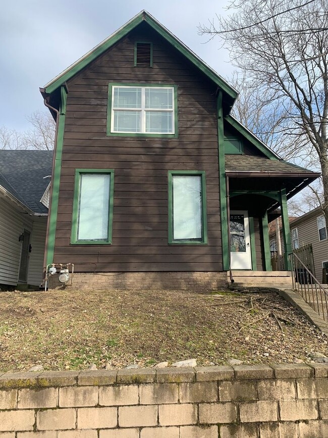 Building Photo - SHORT TERM LEASE AVAILABLE