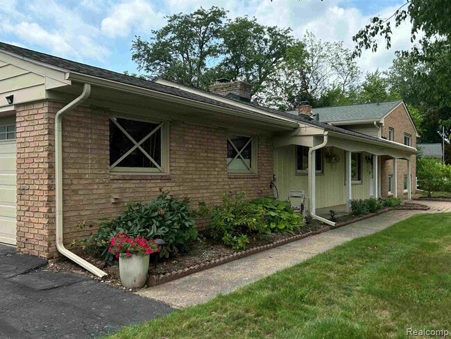 Building Photo - 5940 Burnham Rd