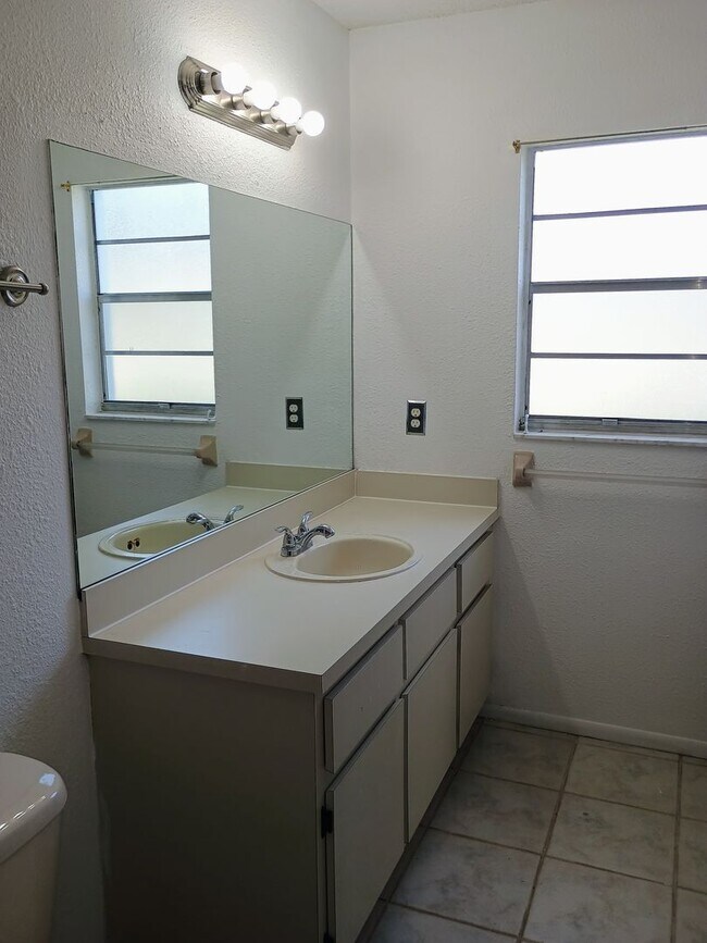 Building Photo - Charming two bedroom two bath one car garage