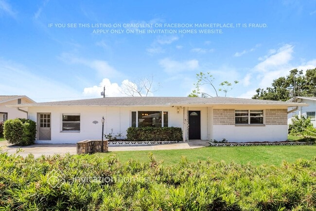 Building Photo - 11018 102nd Ave N