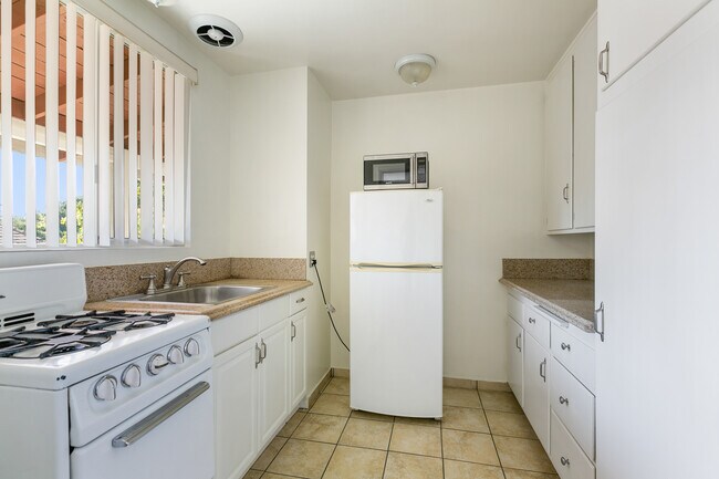 Kitchen - 738 Santa Barbara St