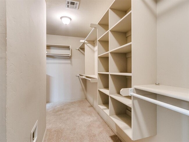 Building Photo - 1001 N Barn Hill Way