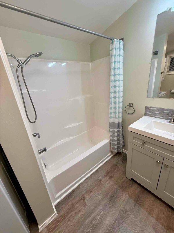 Building Photo - 1155 W Hendrickson Rd