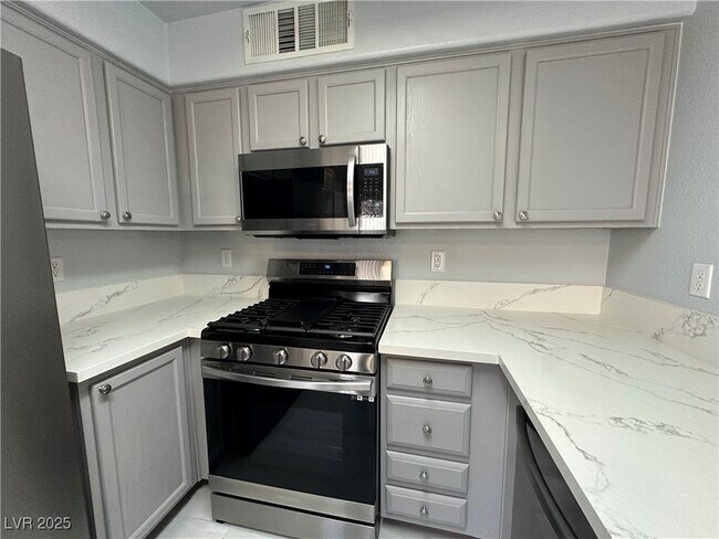 Building Photo - 3066 Tarpon