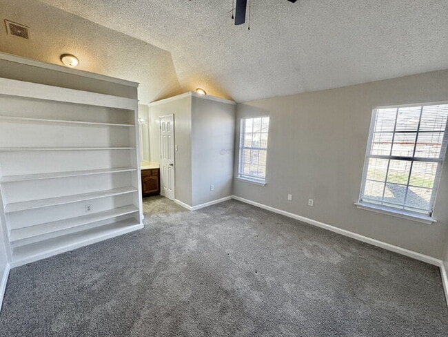 Building Photo - 6416 Valley Oak Dr