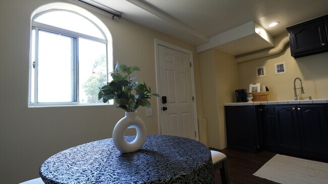 Building Photo - 4160 Barrett Rd