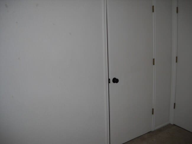 Building Photo - 2210 S Iris Dr