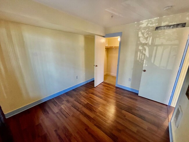 Building Photo - Spacious & Updated 2-Bedroom Condo in Prim...