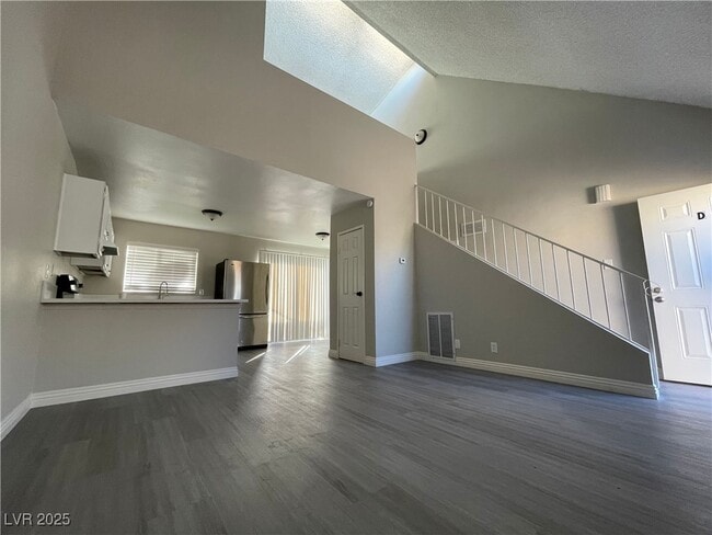 Building Photo - 5237 Garden Ln