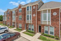 Building Photo - August 2025 Pre-Lease! 4 Bed/4.5 Bath at L...