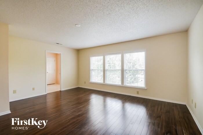 Building Photo - 10372 Waveland Cir