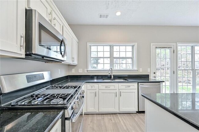 Building Photo - 145 Sessingham Ln
