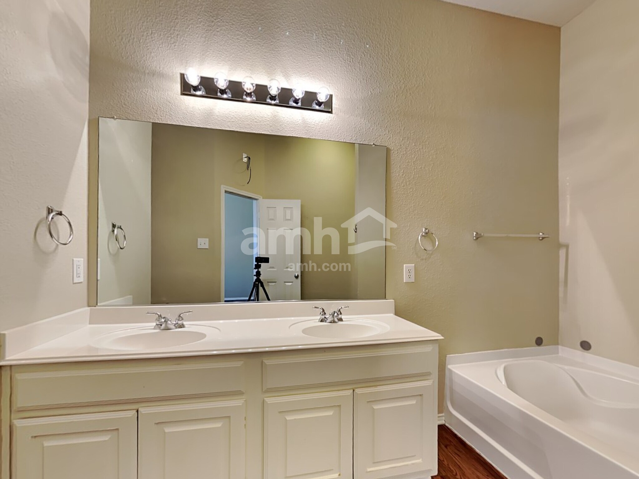 Building Photo - 14149 Filly St