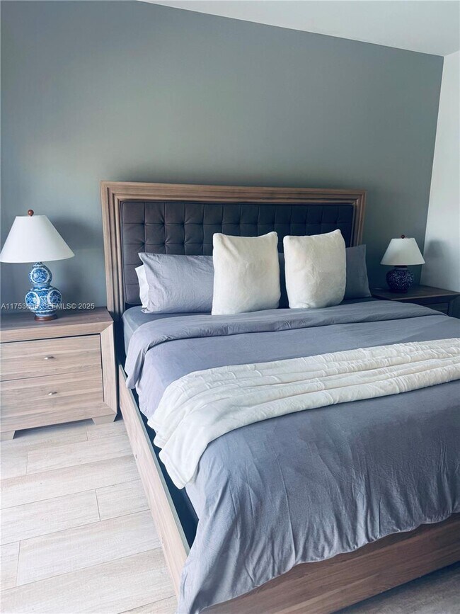 Building Photo - 121 NE 34th St