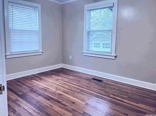 Building Photo - Adorably Updated 3 bedroom home in Hillcrest