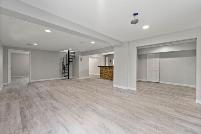 Building Photo - 880 Melody Ln