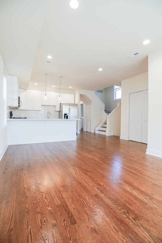 Building Photo - 2342 N Lawndale Ave