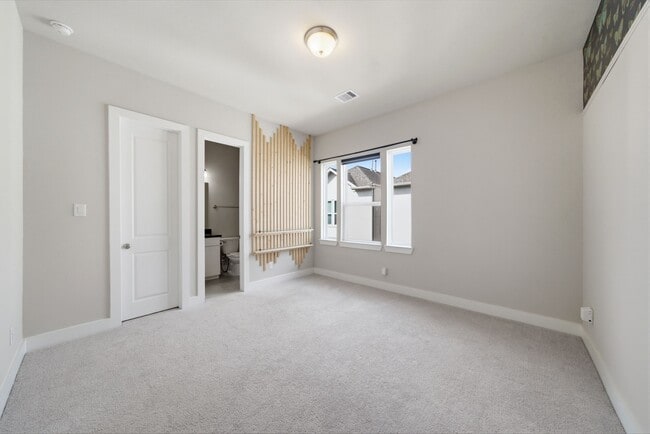 Building Photo - 1307 W 24th St