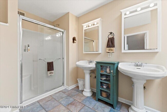 Building Photo - 7 Hill Rd