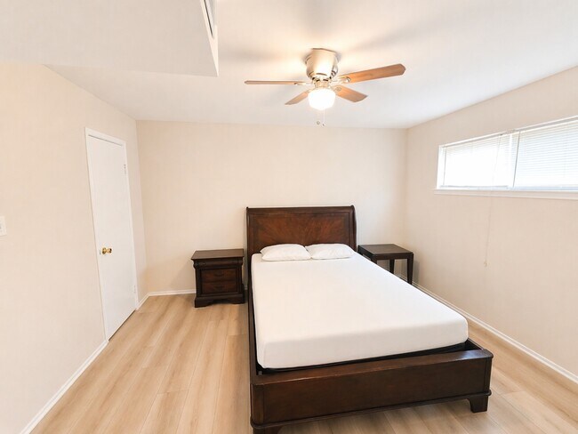 Building Photo - 6410 Del Monte Dr