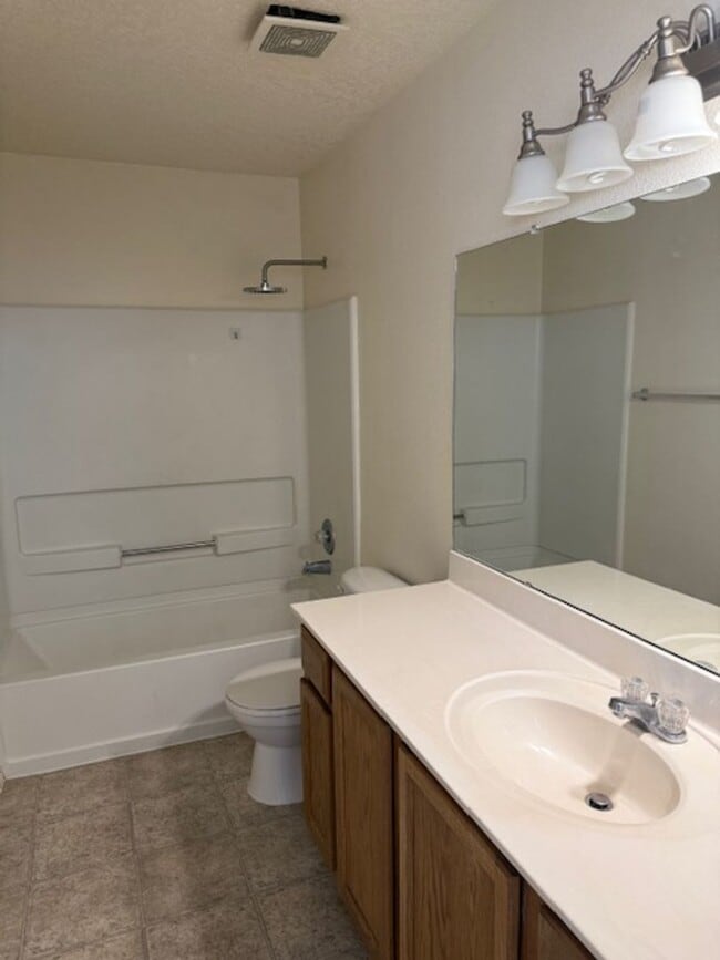 Building Photo - Beautifully updated NW Heights 2 Story 3 Bed 2 Bath Home with 1980 Square feet! Under $1.00 per s...