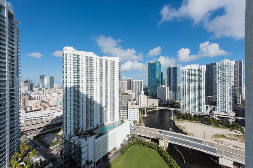 Building Photo - 92 SW 3rd St