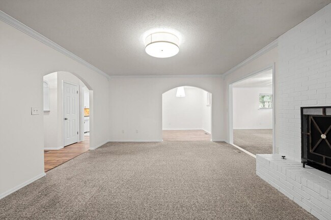 Building Photo - Updated Edmond 3BR Home – Walk to Orvis Risner Elementary – Easy OKC Commute