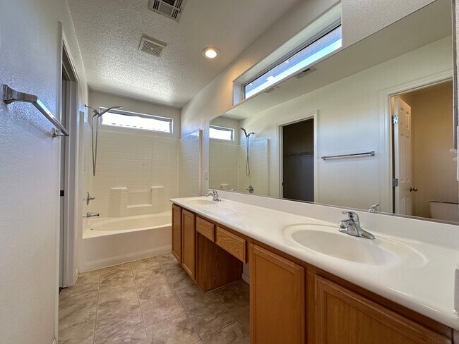 Building Photo - 3 Bedroom, 2.5 Bath, 2 Car garage