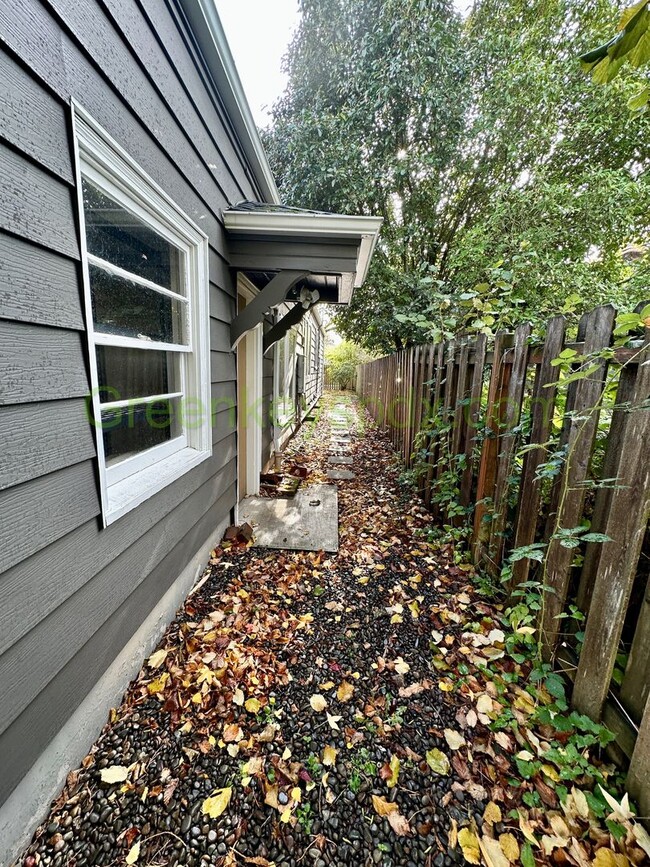 Building Photo - 4-Bedroom 2-Bathroom Mid-Century Ranch wit...