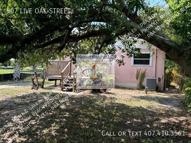 Building Photo - 907 Live Oak St