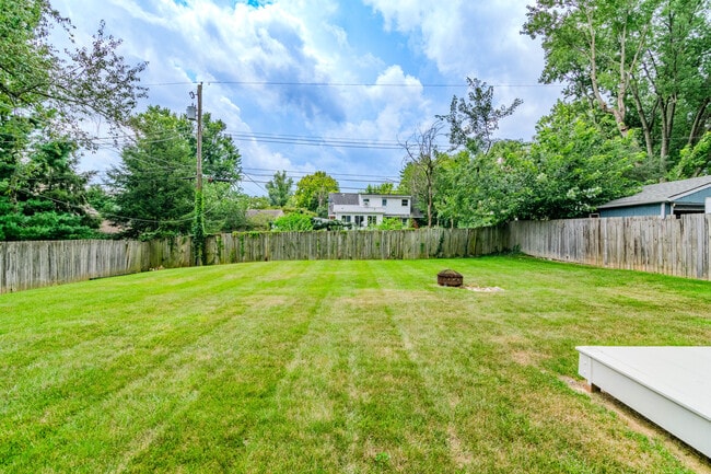 Building Photo - 282 Zandale Dr