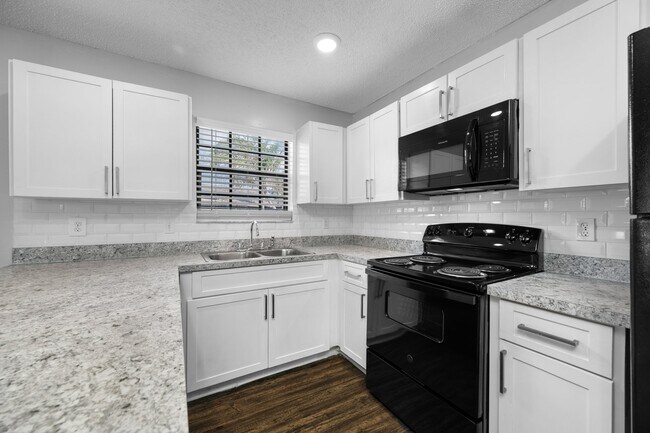 Building Photo - 7110 Tudor Ln