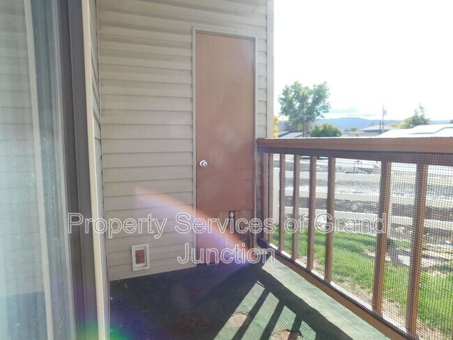 Building Photo - 1102 E Carolina Ave