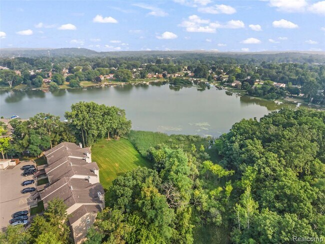 Building Photo - 4911 Oak Hill Dr