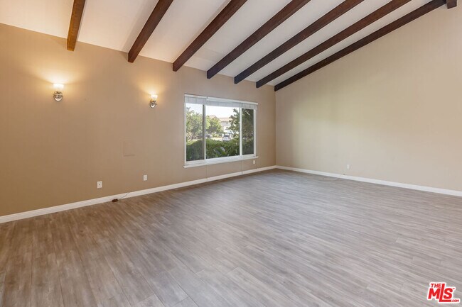 Building Photo - 6032 Sandbrook Dr