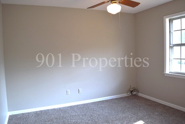 Building Photo - 2601 Camrose Cove
