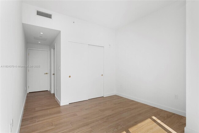 Building Photo - 2678 Tigertail Ave