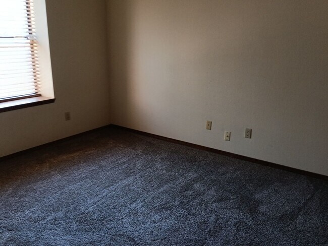 Building Photo - 3 Bedroom, 2 Bathroom Home! Schedule a Showing!