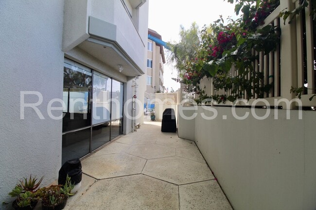 Building Photo - La Jolla, 5383 Chelsea St #104, Beautiful ...