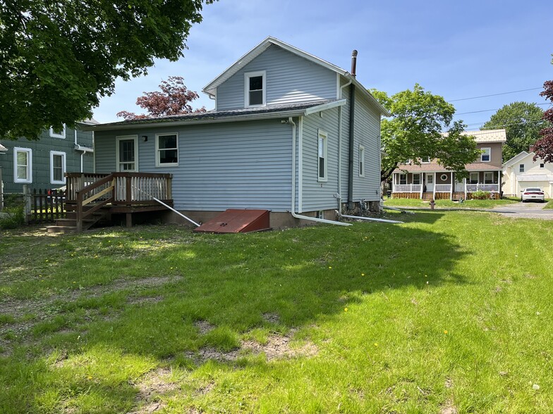 Building Photo - 99 Tillotson St